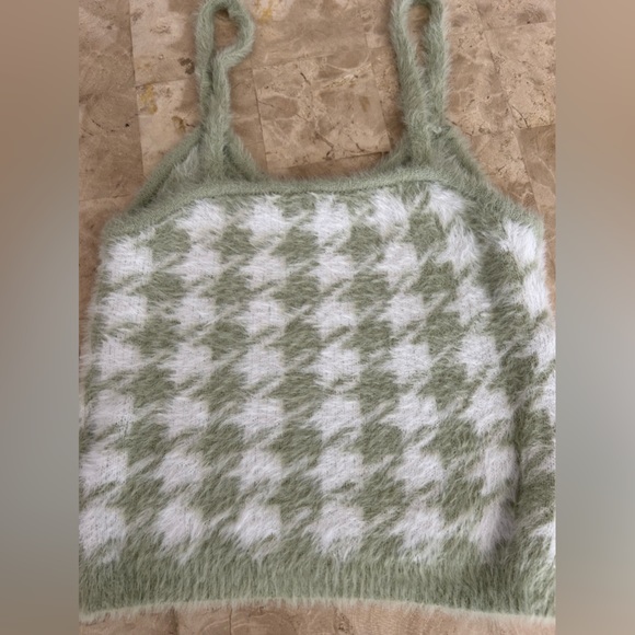 Nikka‎ K Fuzzy Crop Top - Picture 4 of 5